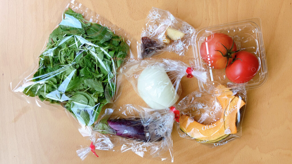 オイシックスの野菜（ベビーリーフ、なす、玉ねぎ、しょうが、レーズン、トマト、かぼちゃ）