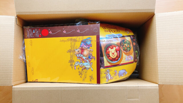 くまのプーさんのミールキットが段ボールに入っている