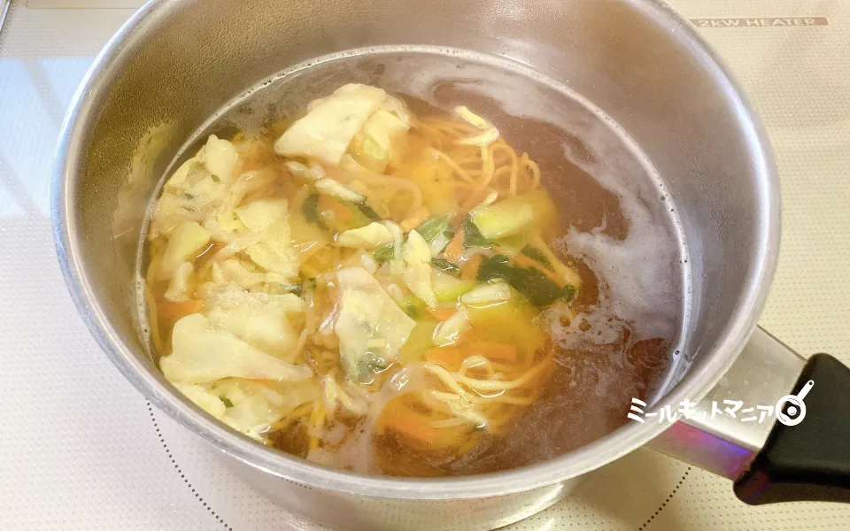 コープデリ:あんかけラーメン調理