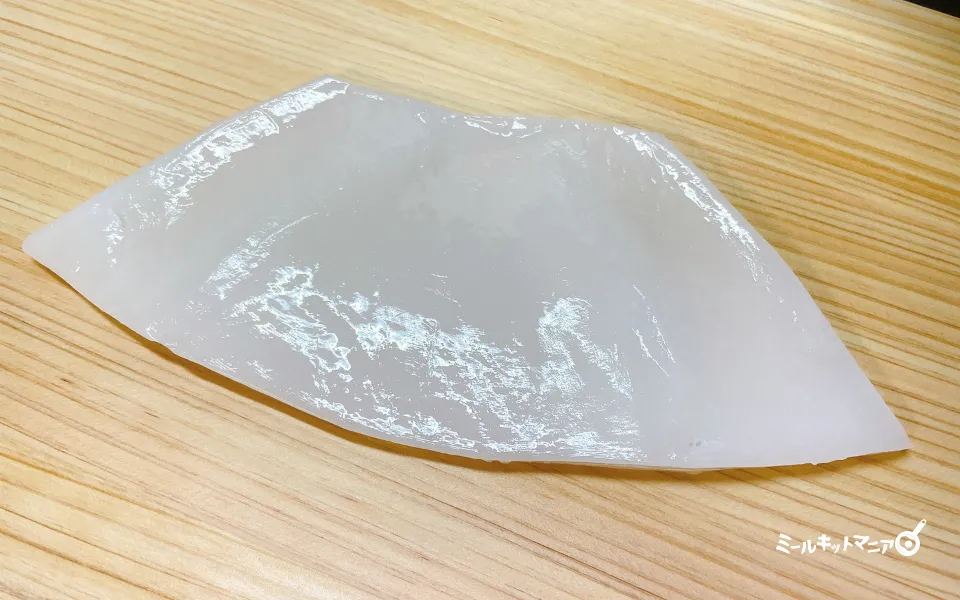 サカナDIY:烏賊(いか)をまな板の上に