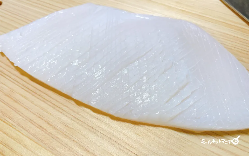 サカナDIY:あおり烏賊(いか)に切れ目を入れる